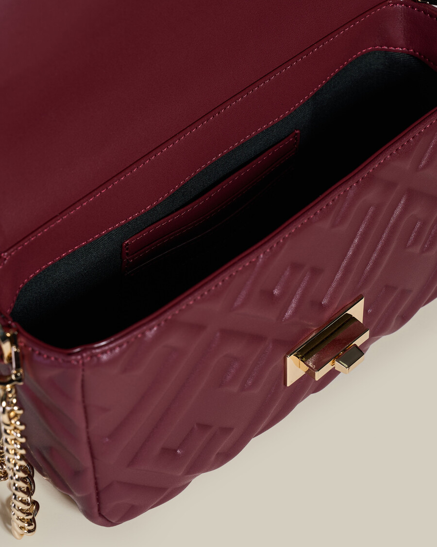 bolso de piel repujada