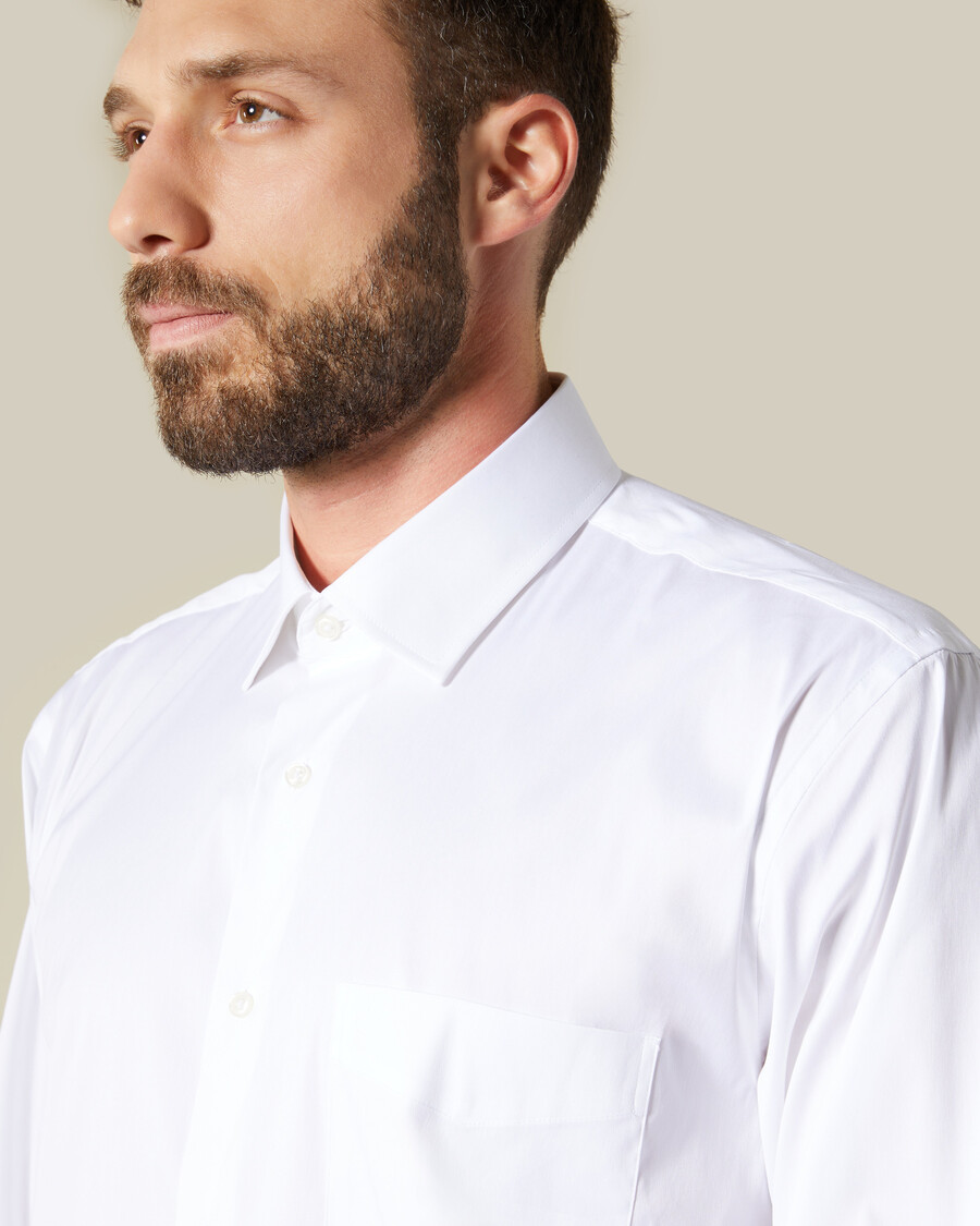 camisa de bolsillo de corte regular