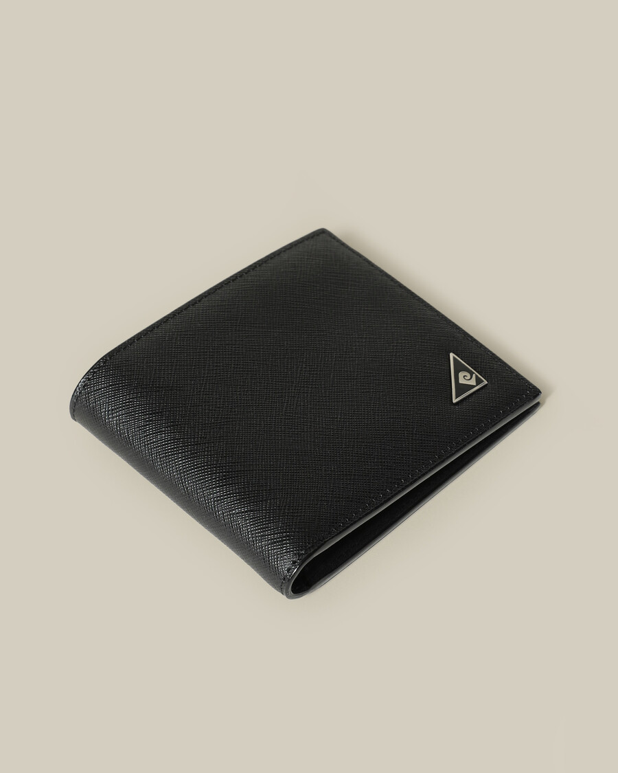 cartera texturizada con logo adornado