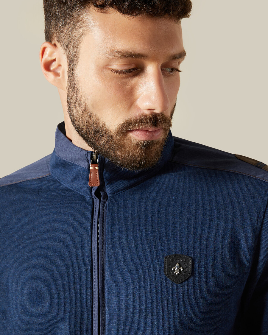 chaqueta de punto con parches de mezclilla
