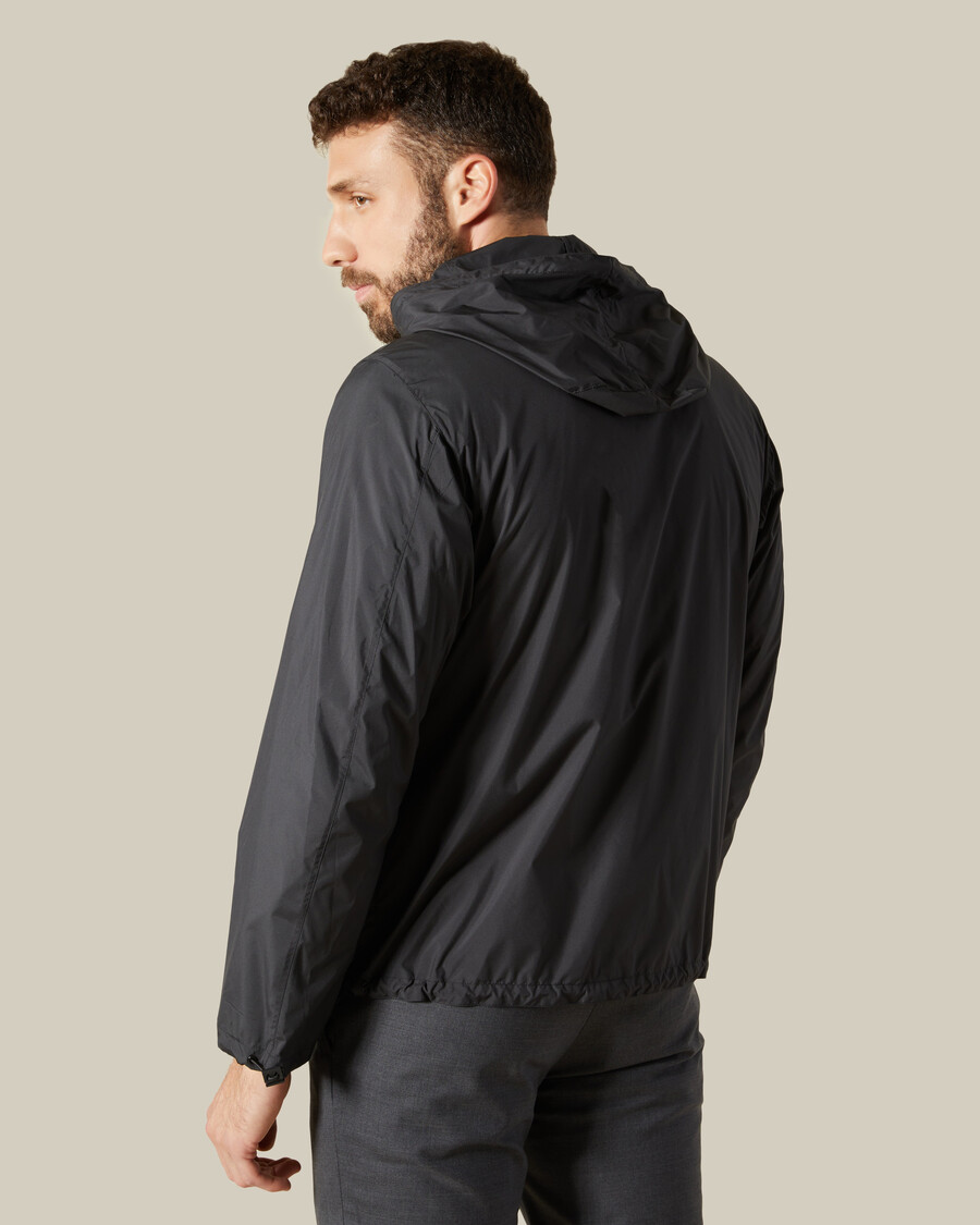 parka con capucha