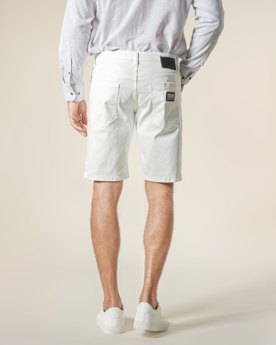 bermudas vaqueras con parche metálico