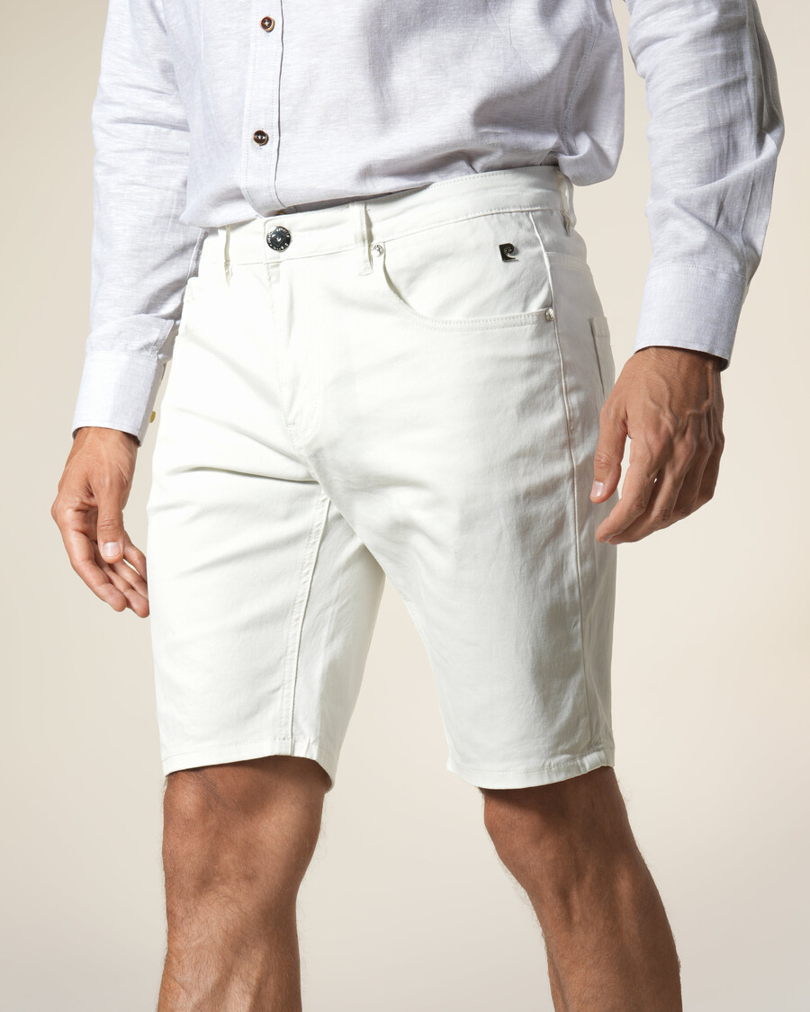 bermudas vaqueras con parche metálico