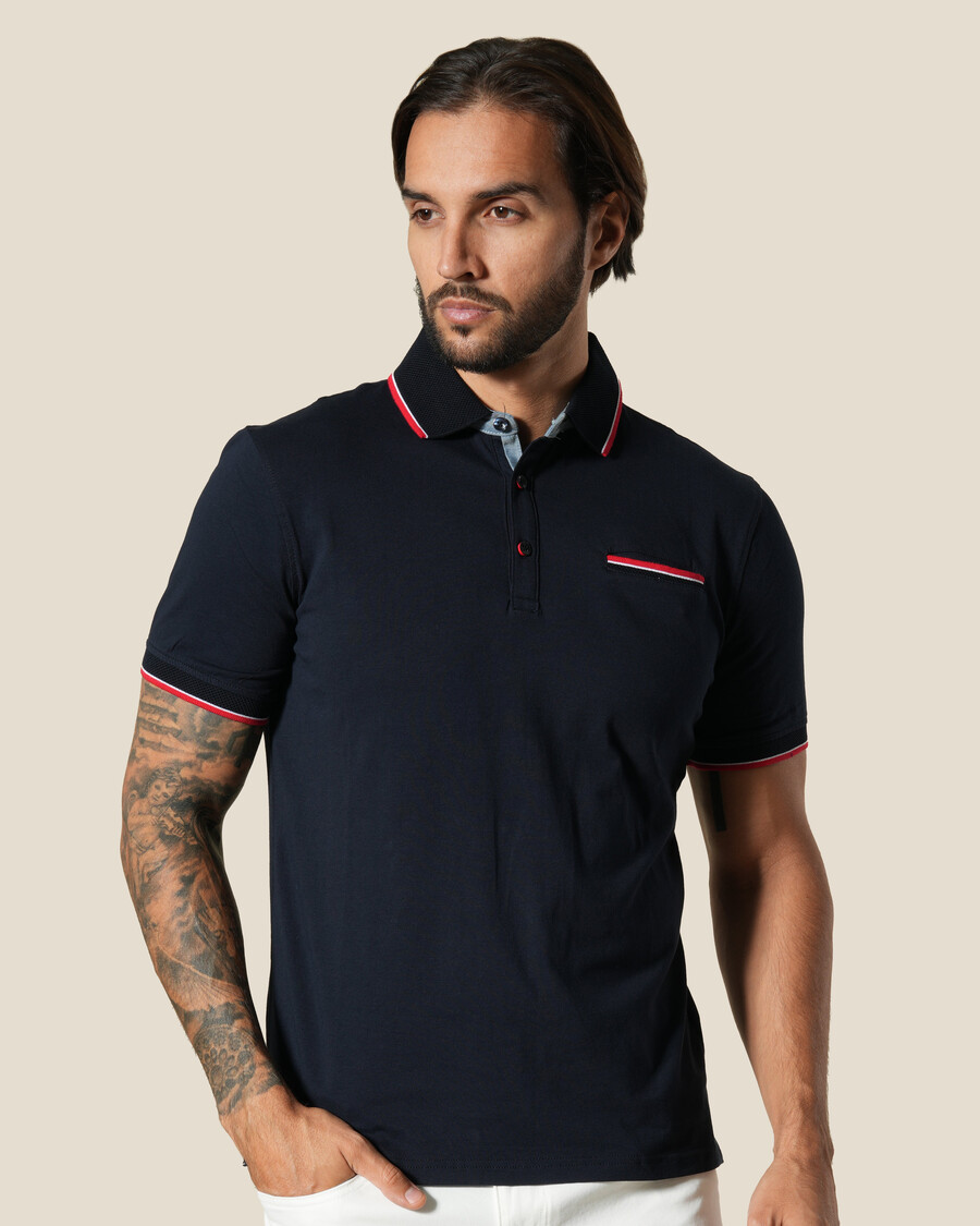 polo con ribete en contraste