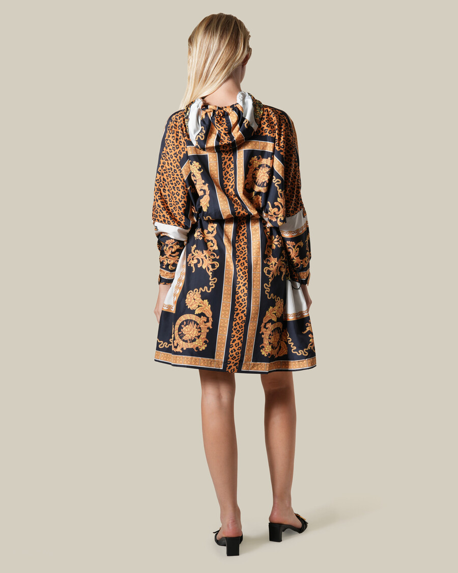 impermeable con capucha y estampado barroco de leopardo