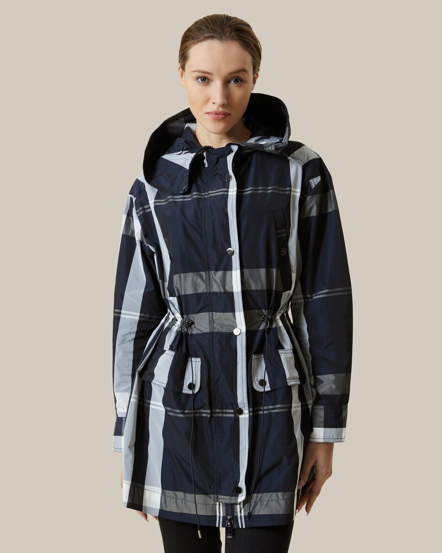 impermeable con estampado de cuadros