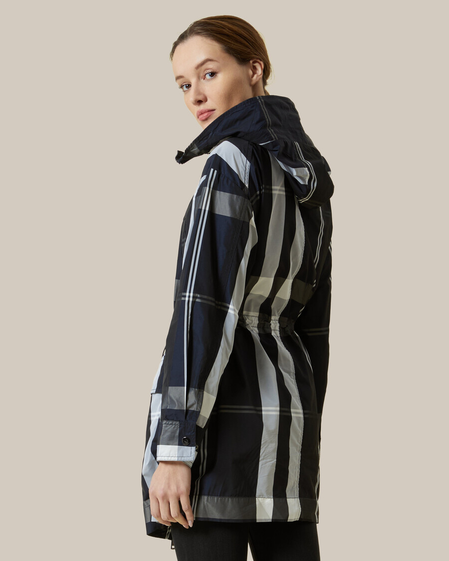 impermeable con estampado de cuadros