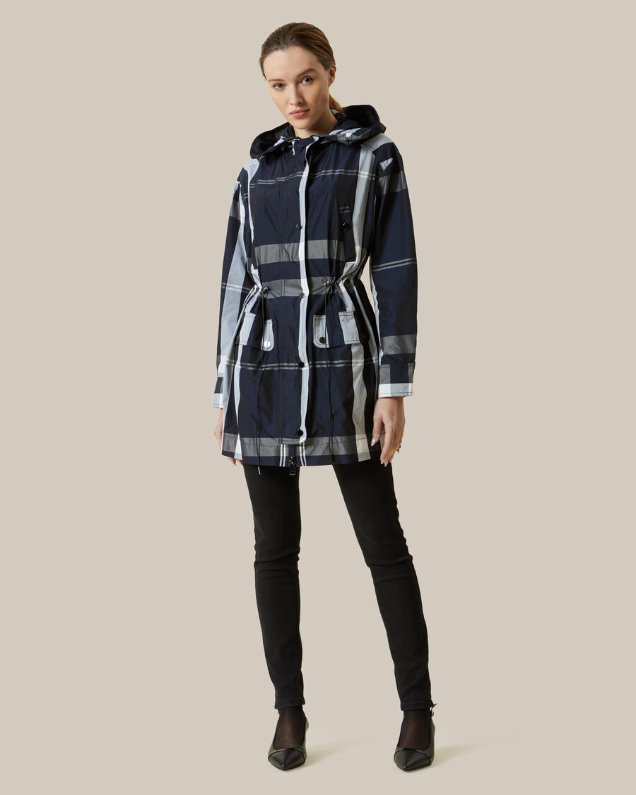 impermeable con estampado de cuadros