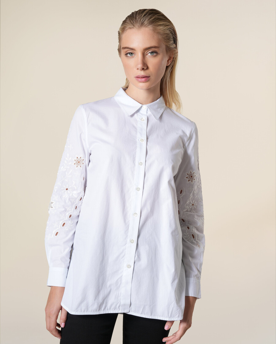 camisa blanca de algodón de manga larga
