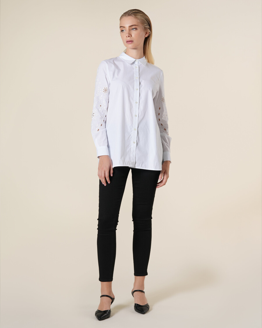camisa blanca de algodón de manga larga