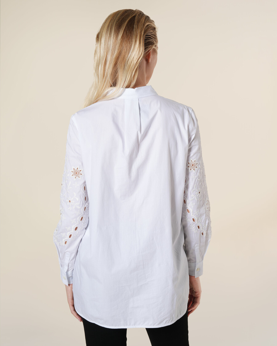 camisa blanca de algodón de manga larga