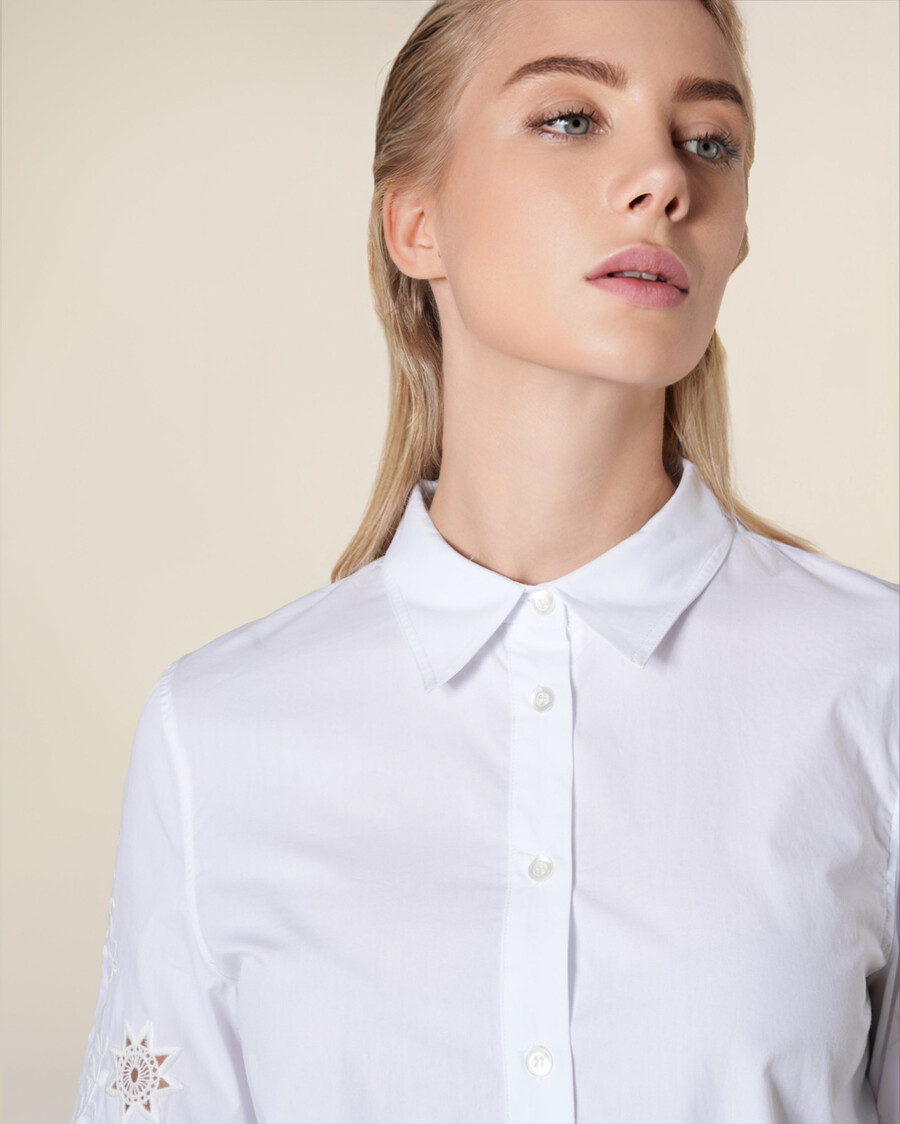camisa blanca de algodón de manga larga