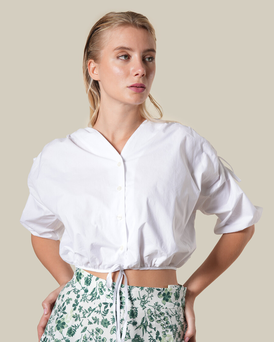 top de algodón blanco con cordón