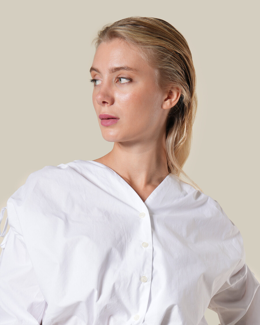 top de algodón blanco con cordón