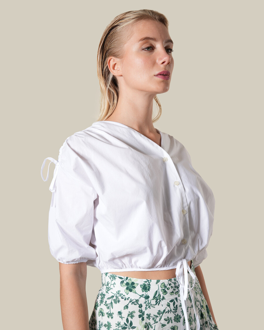 top de algodón blanco con cordón