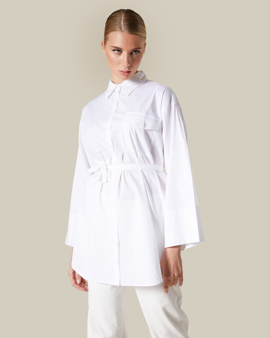 camisa con detalle de corbata