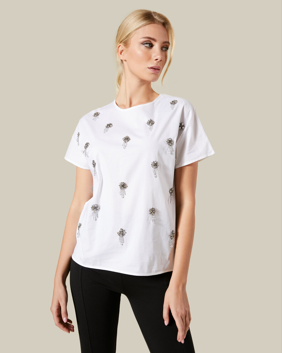 camiseta adornada