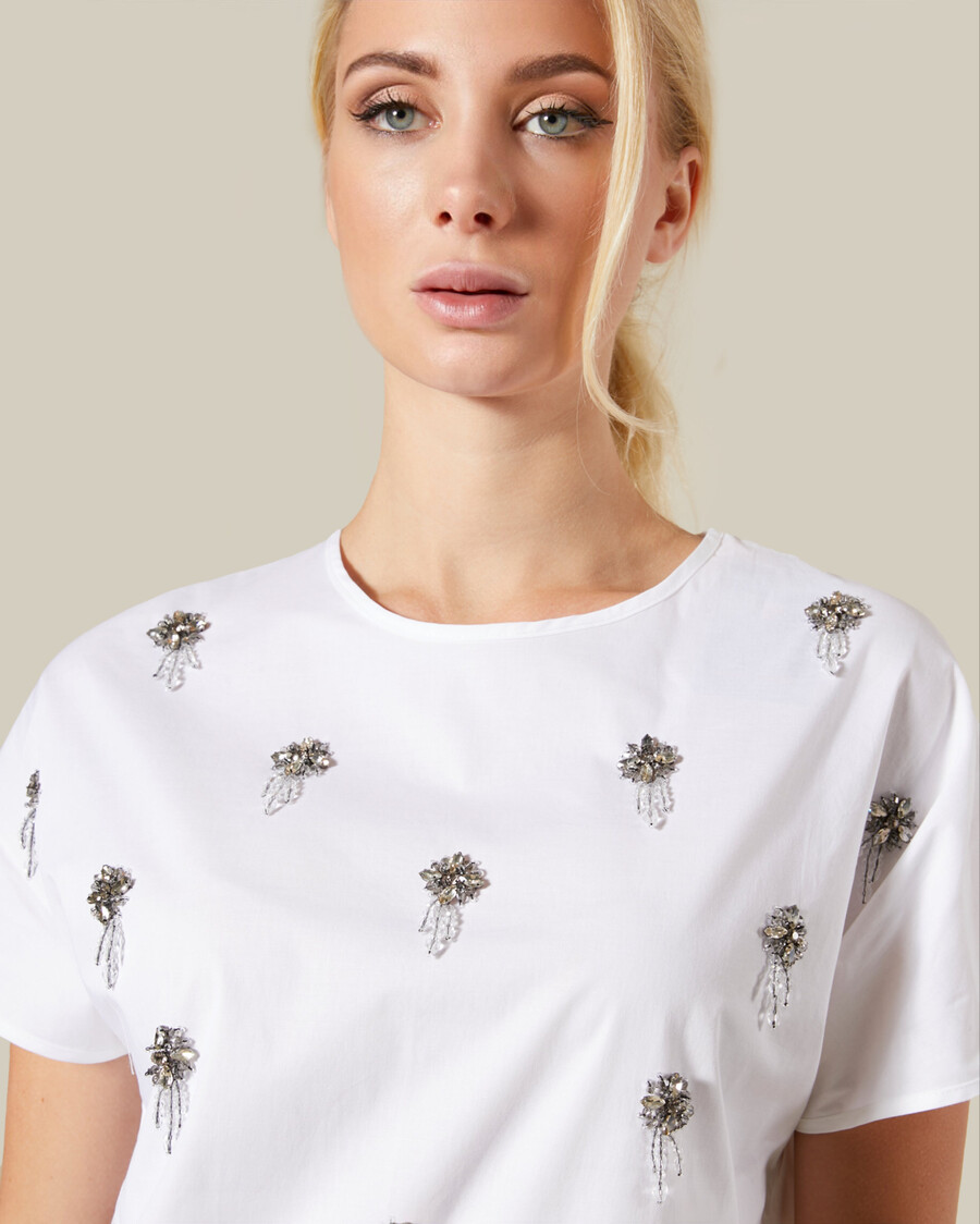 camiseta adornada