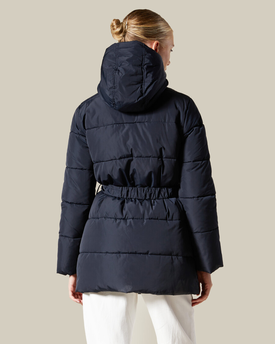 chaqueta acolchada con cinturón