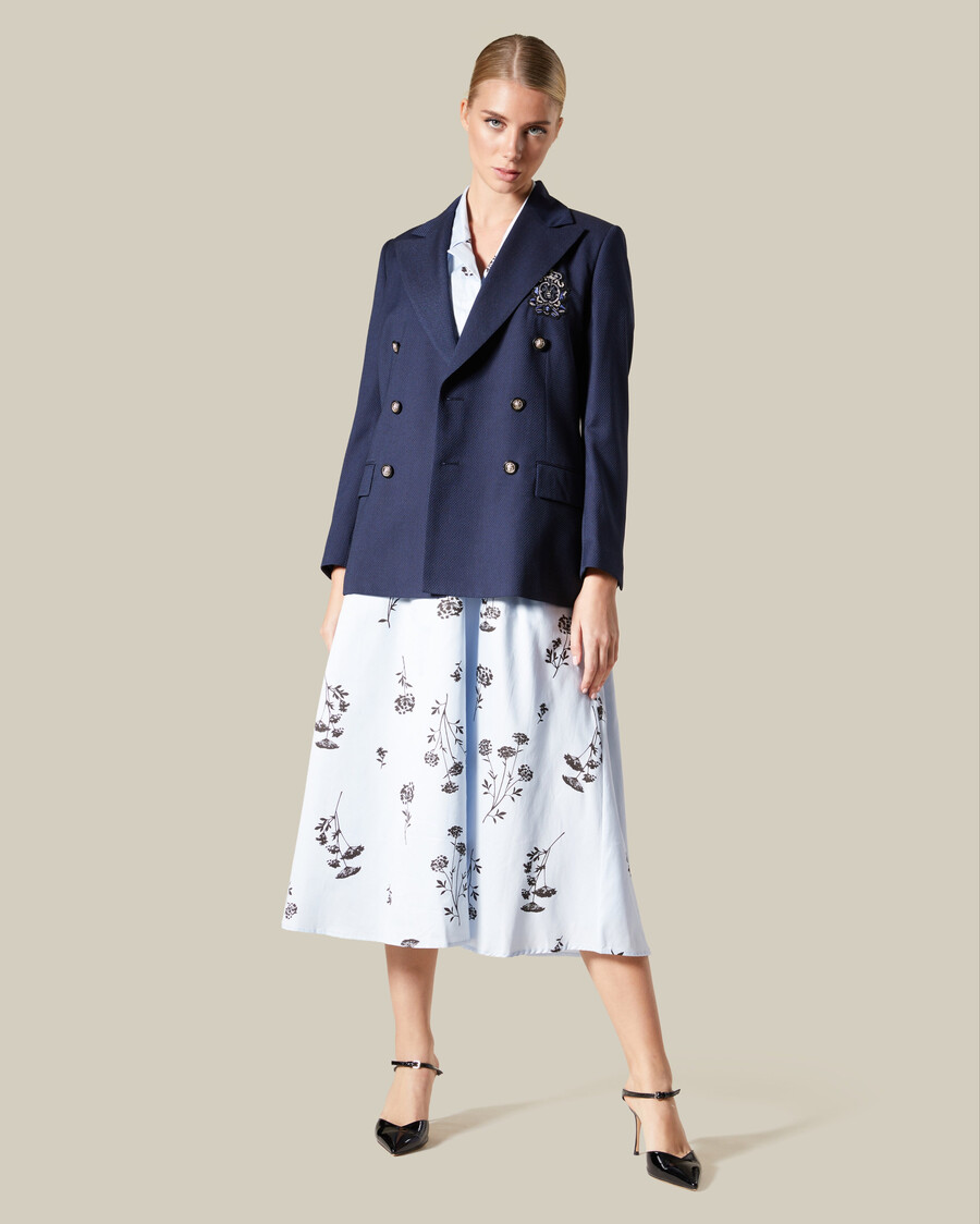chaqueta de traje con parche de emblema