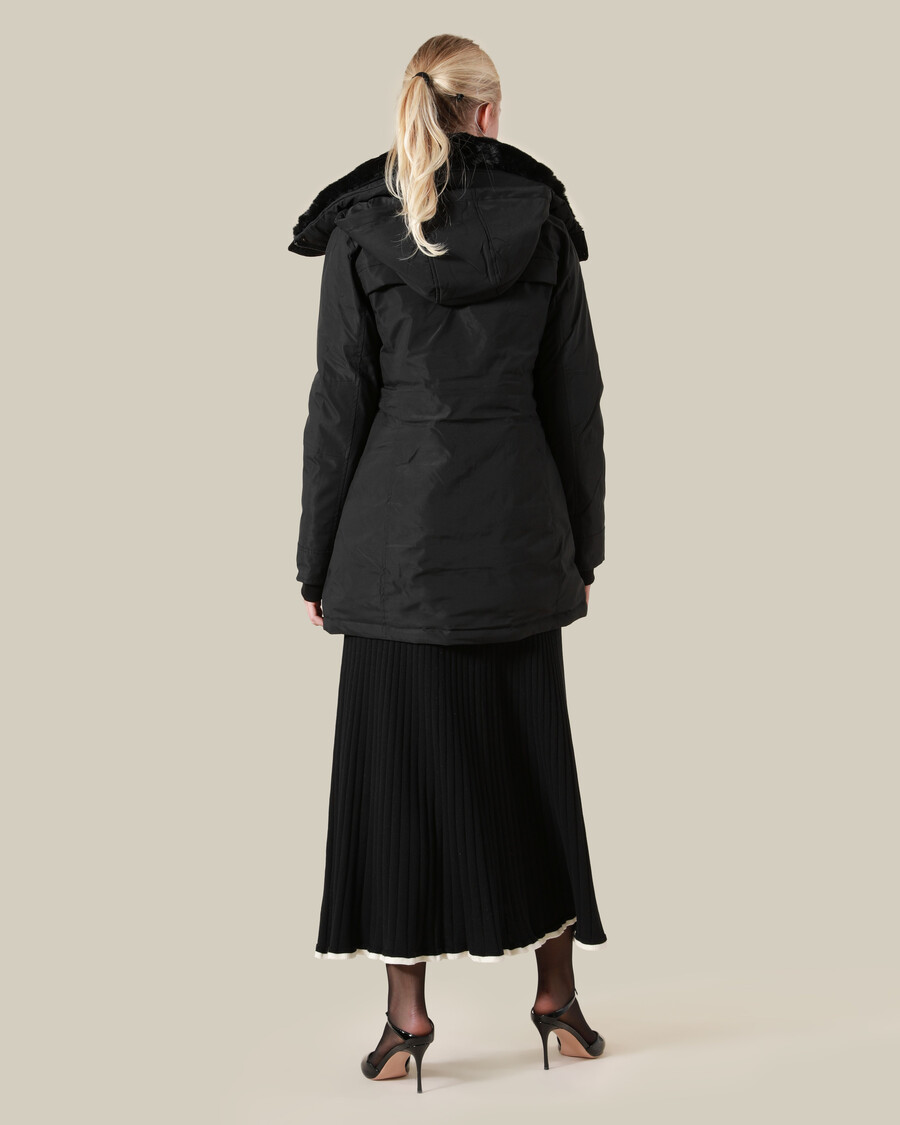 chaqueta de invierno con ribete de piel