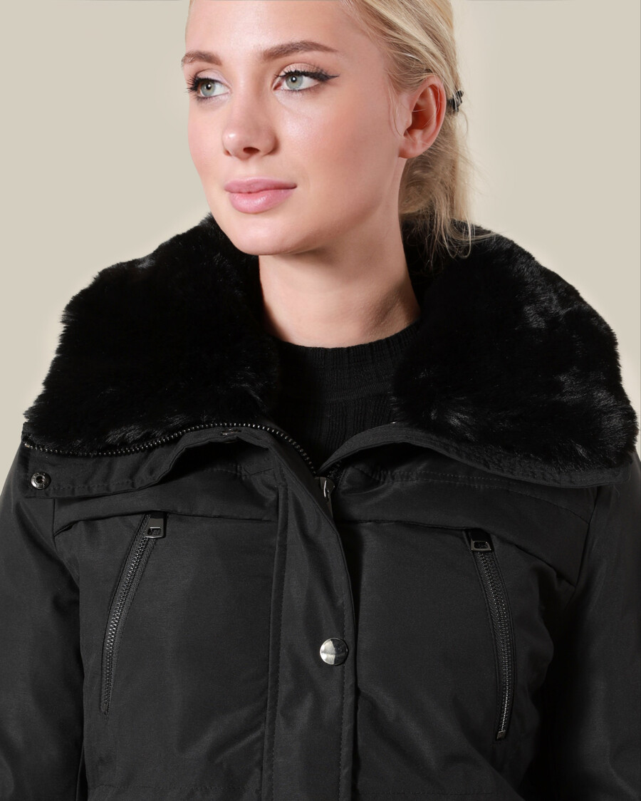 chaqueta de invierno con ribete de piel