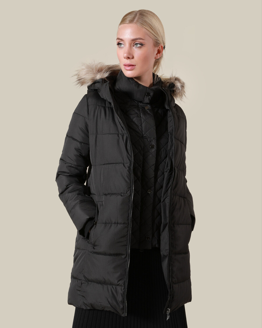 chaqueta acolchada con ribete de piel