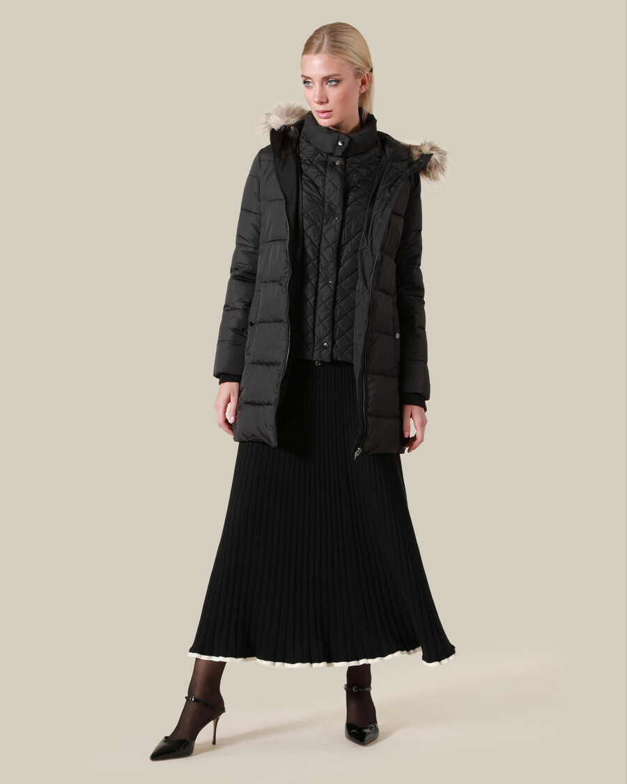 chaqueta acolchada con ribete de piel