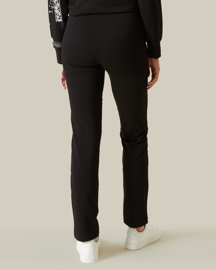 conjunto de chándal con detalles de cachemira
