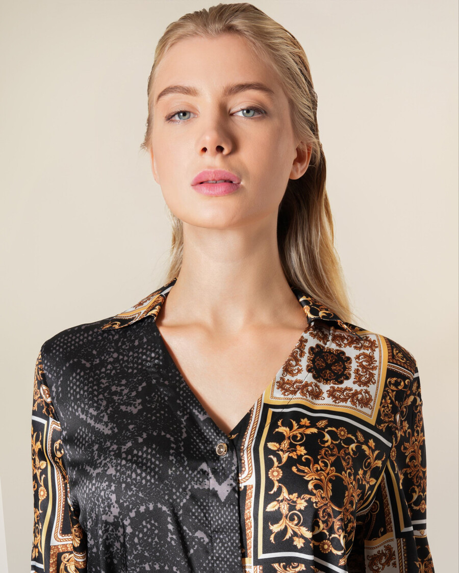minivestido con estampado de serpiente y barroco