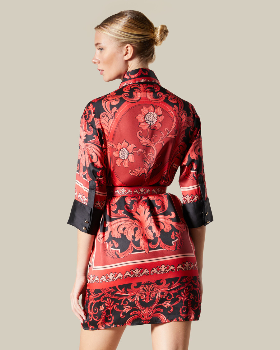 vestido con cinturón de damasco