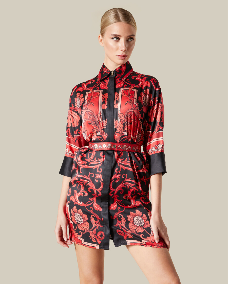 vestido con cinturón de damasco