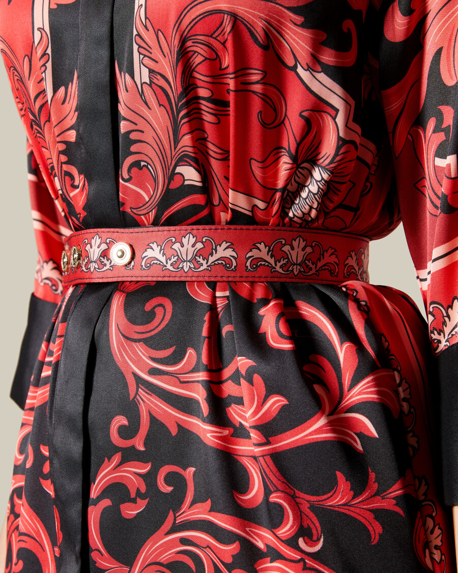 vestido con cinturón de damasco