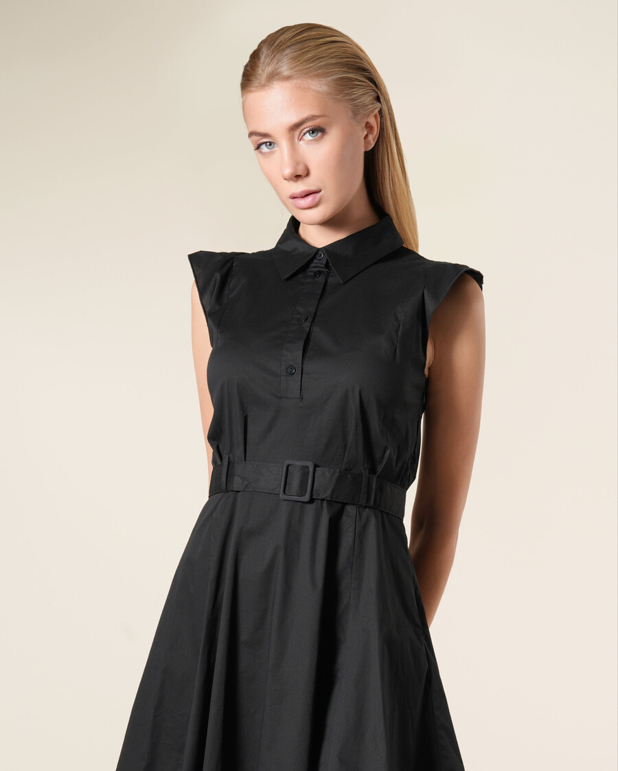 vestido camisero con mangas onduladas y cinturón