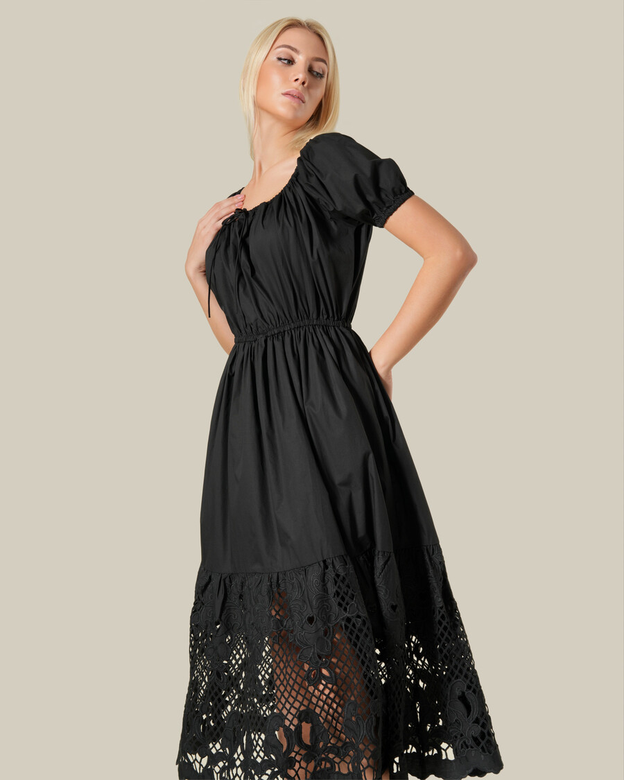 vestido de algodón con bordado enrejado