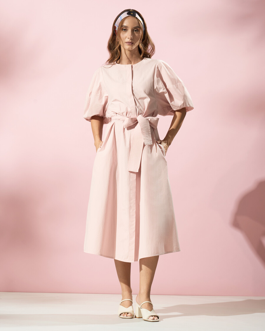 vestido midi con mangas abullonadas