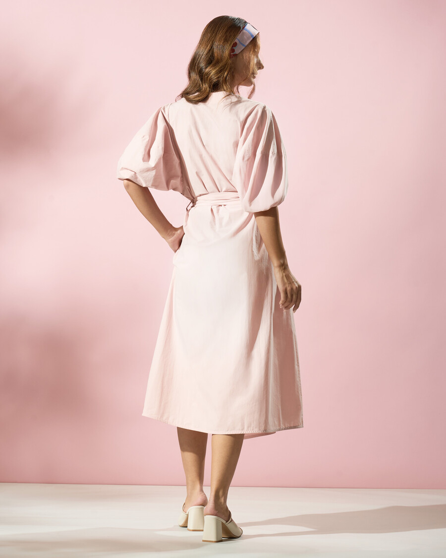 vestido midi con mangas abullonadas